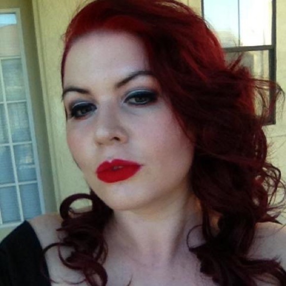 Like this post to be notified when I go LIVE! Meet your Posher VisualEyeCandy! - Picture 8 of 13